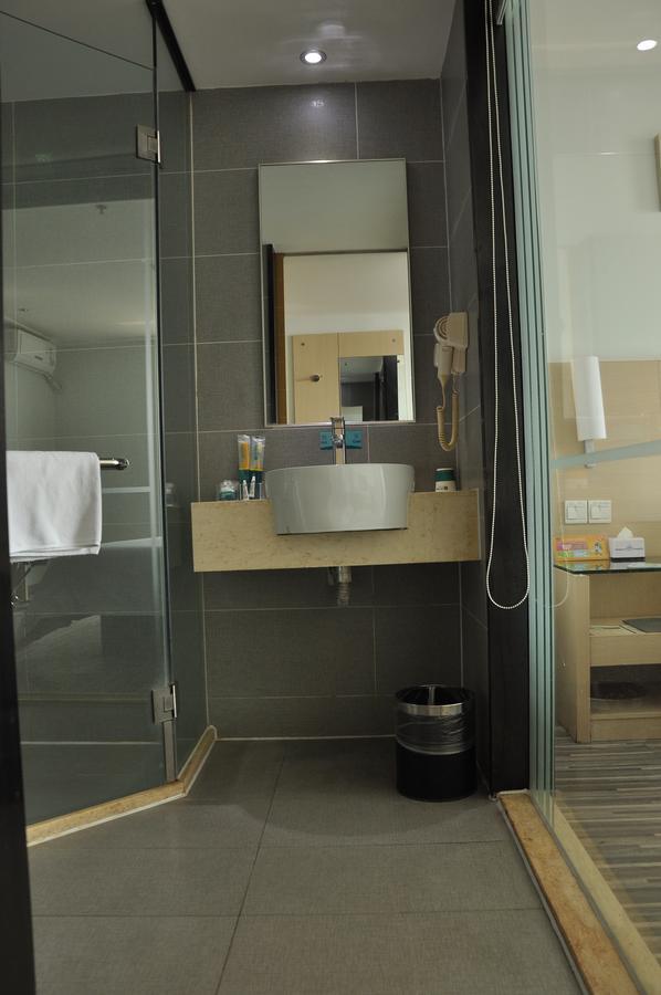 City Comfort Inn Wuhan Caidian Square Exterior photo